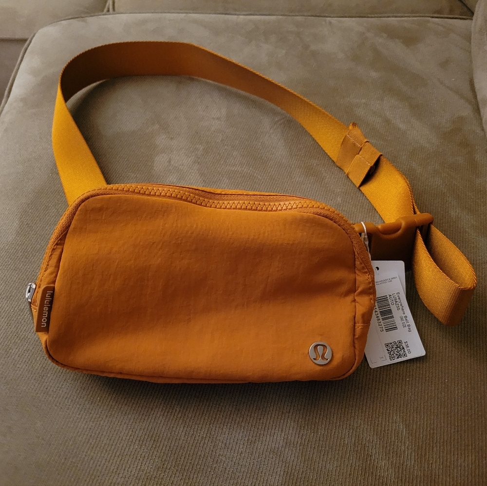 Lululemon Everywhere Belt Bag New with Tags & Stealth Warrior buckle see phots